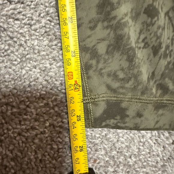 lululemon athletica Gray Patterned Leggings - Picture 5 of 6